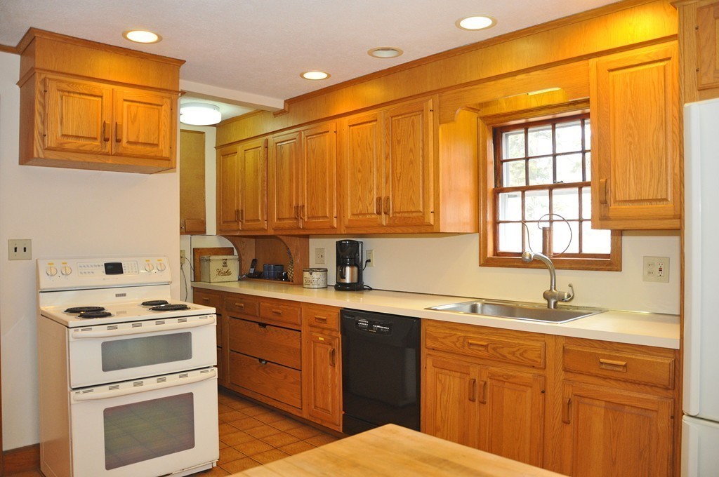 67 Vose Hill Road Milton, MA 02186 - Photo 5 of 16 Gallery Image 5