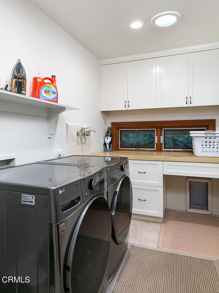 1563 Meadowbrook Road Altadena, CA 91001 - Photo 29 of 38 a utility room with dryer and washer