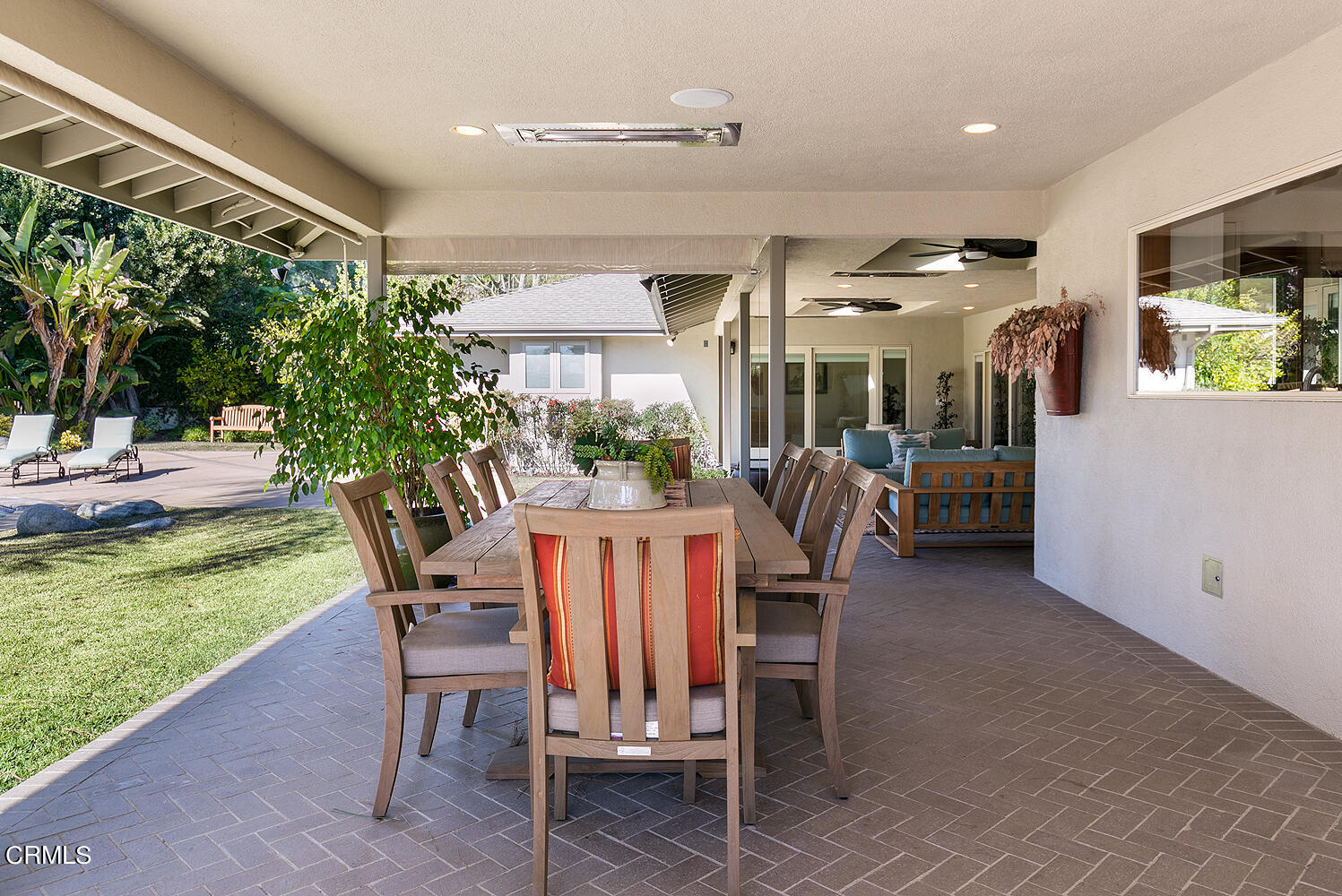 1563 Meadowbrook Road Altadena, CA 91001 - Photo 31 of 38 a dining room with furniture and a garden
