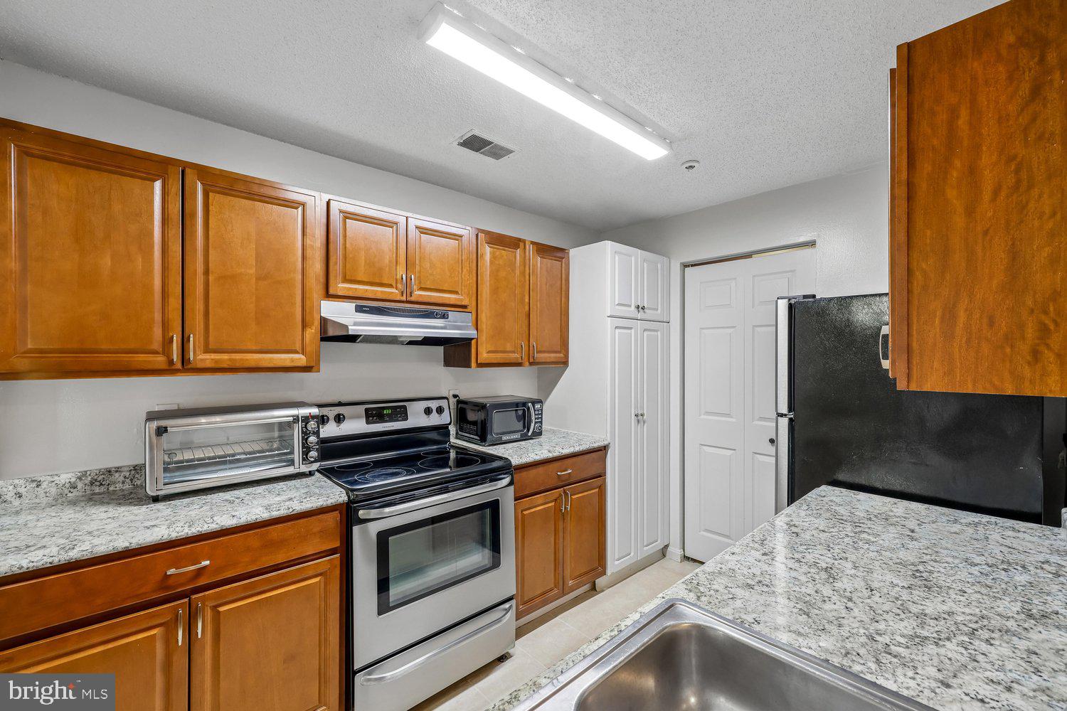 12902 Churchill Ridge Circle, Unit 7 Germantown, MD 20874 - Photo 19 of 58 Kitchen