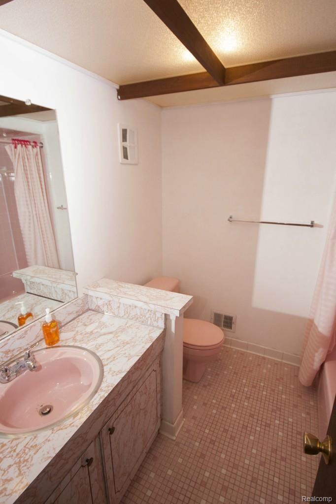 6340 Wedgewood Road Canton, MI 48187 - Photo 27 of 43 Main Bathroom