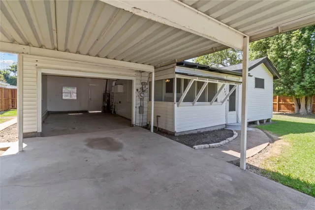 $1,400 | 802 Collins Street, Dayton, TX 77535