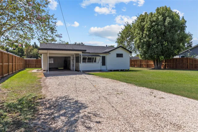 $1,400 | 802 Collins Street, Dayton, TX 77535