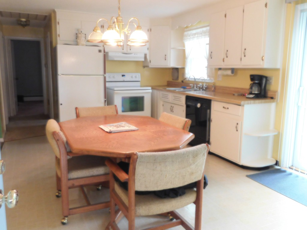126 Monrovia Street Springfield, MA 01104 - Photo 4 of 30 Gallery Image 4