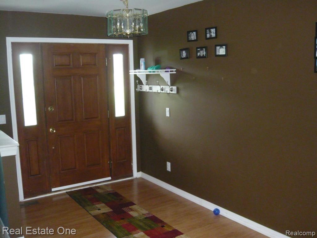 2443 Burke Road Fowlerville, MI 48836 - Photo 2 of 24 Foyer.jpg