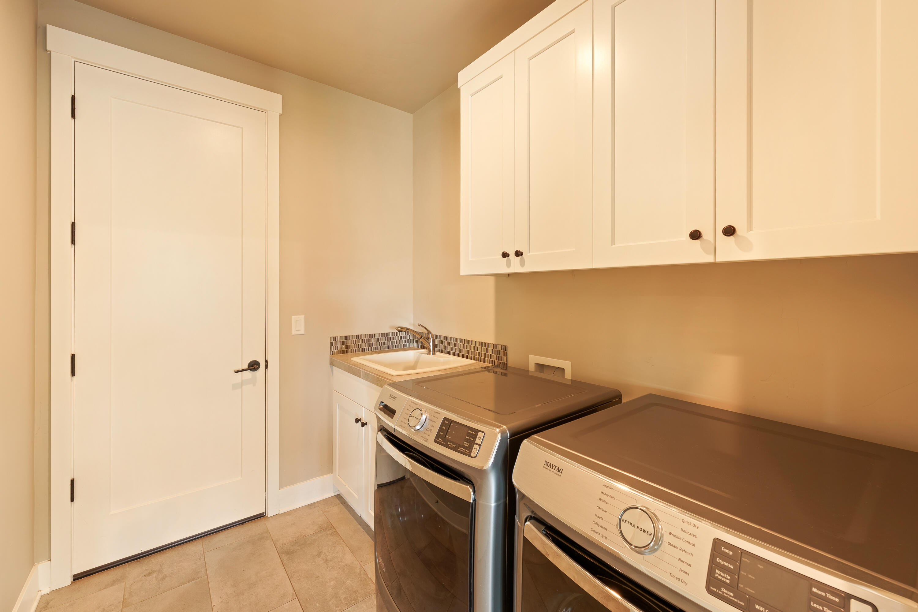 60869 Southwest Headwaters Loop Bend, OR 97702 - Photo 40 of 50 Laundry room and entrance to garage