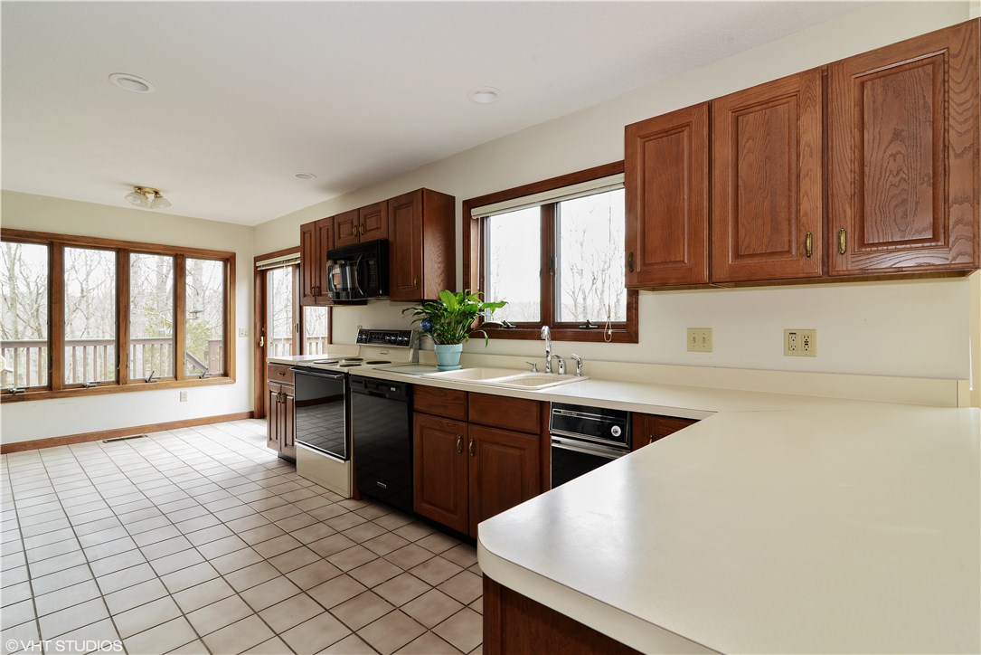 39 Wellstown Road Hopkinton, RI 02804 - Photo 4 of 24