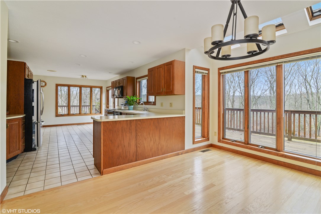 39 Wellstown Road Hopkinton, RI 02804 - Photo 5 of 24