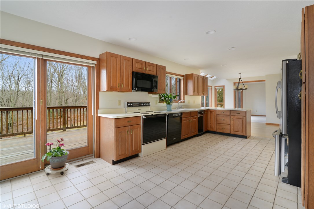 39 Wellstown Road Hopkinton, RI 02804 - Photo 7 of 24
