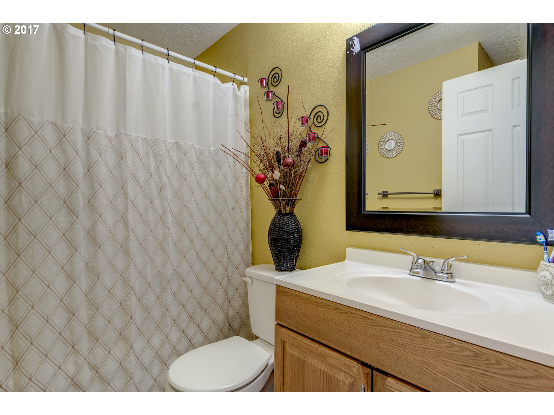 9923 Southeast Reedway Street Portland, OR 97266 - Photo 13 of 20 Bathroom