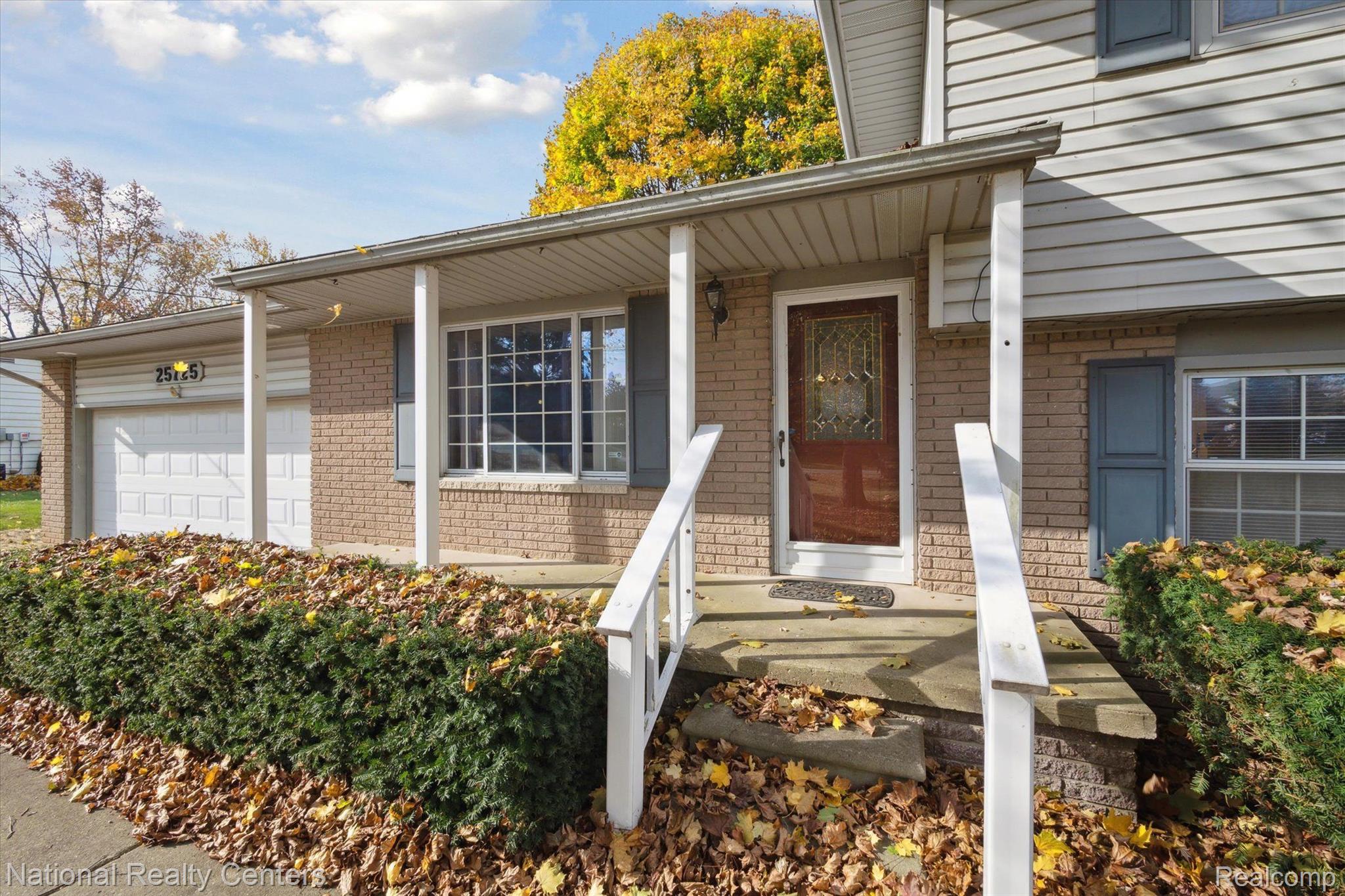 25725 Napier Road South Lyon, MI 48178 - Photo 4 of 42 Gallery Image 4
