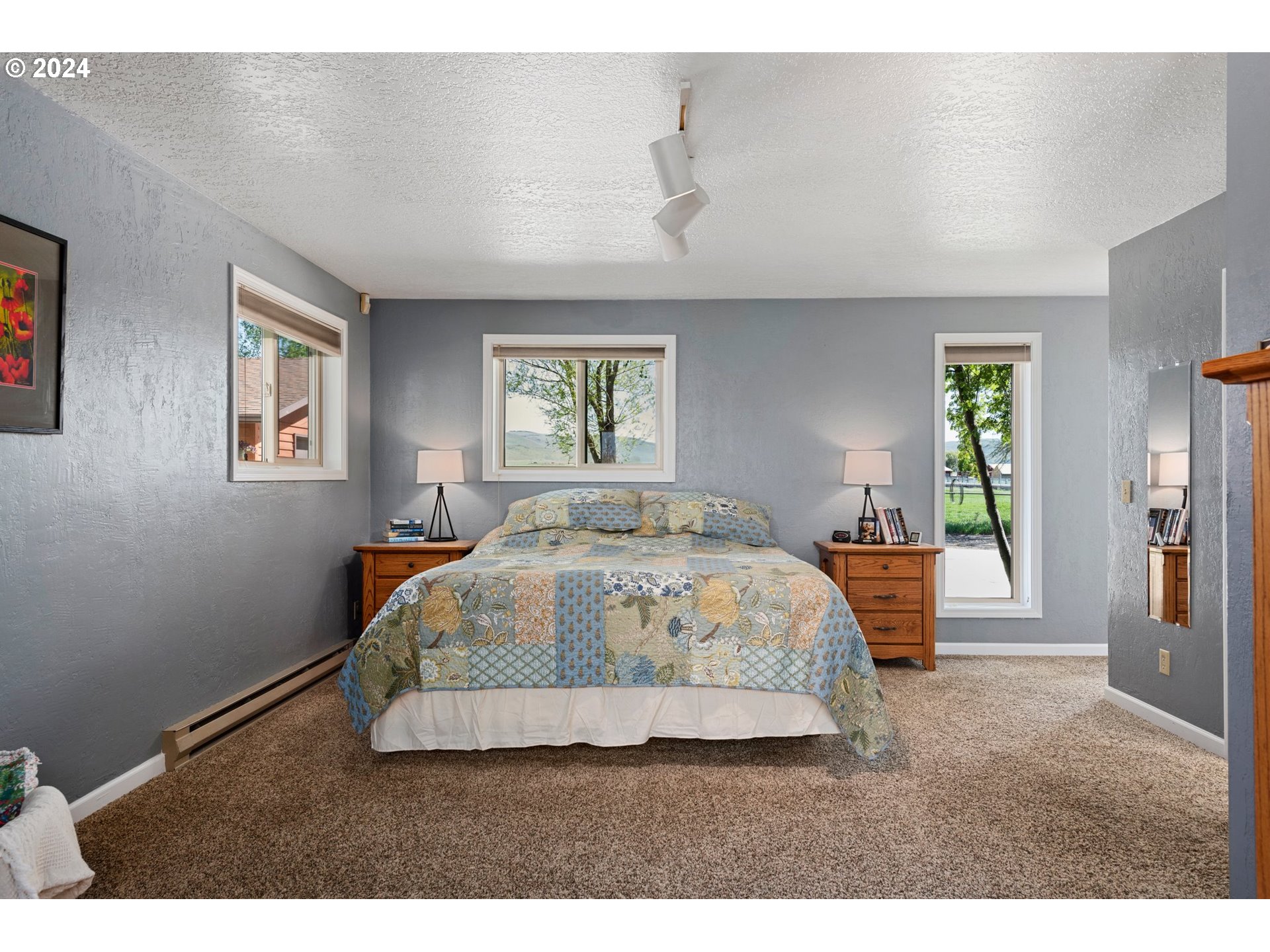 42717 Nye Road Baker City, OR 97814 - Photo 11 of 48 Owner's Suite Bedroom