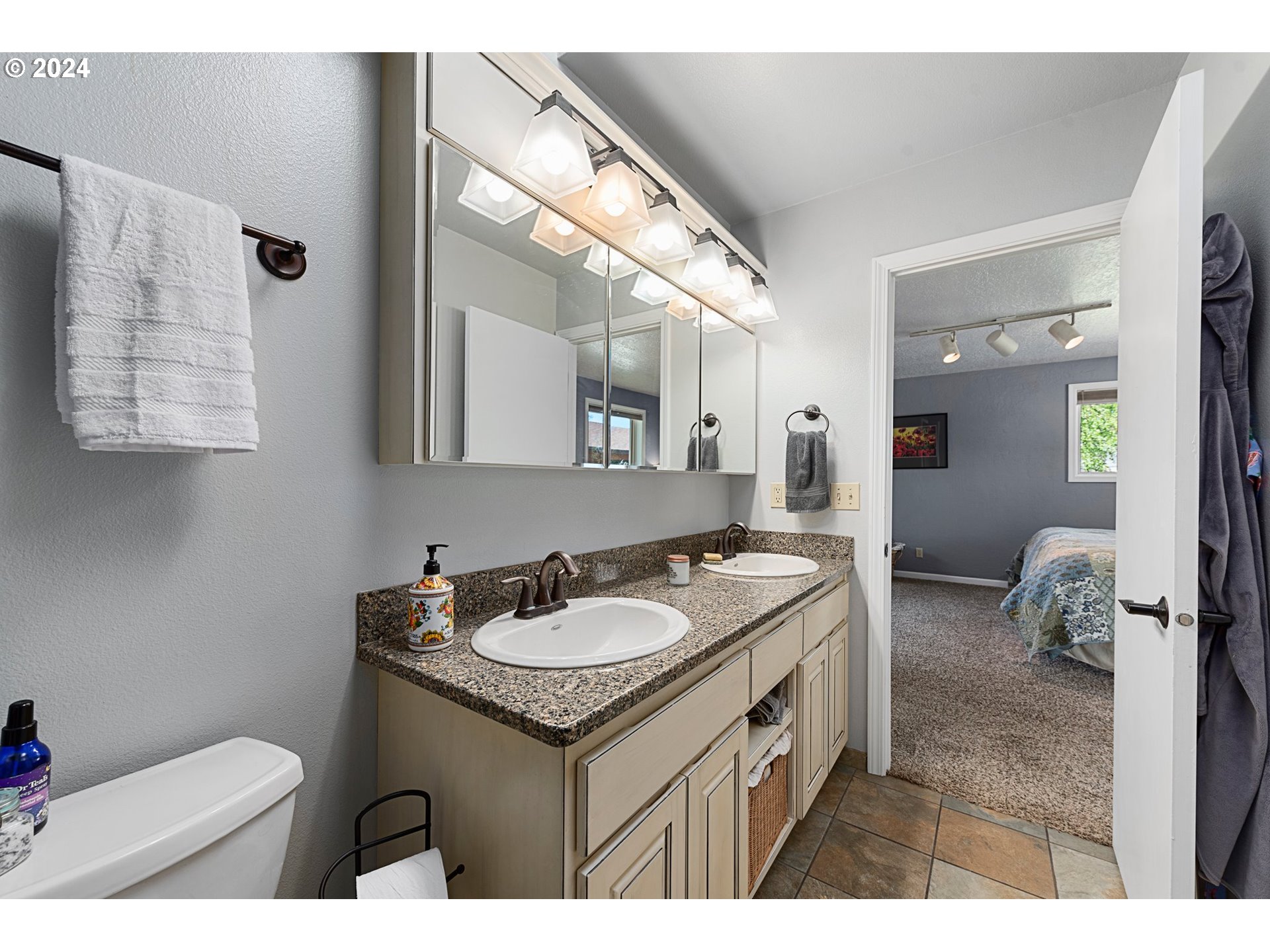 42717 Nye Road Baker City, OR 97814 - Photo 13 of 48 Owner's Suite Bathroom