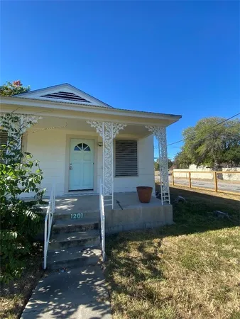 $1,550 | 1201 York Avenue, Corpus Christi, TX 78404