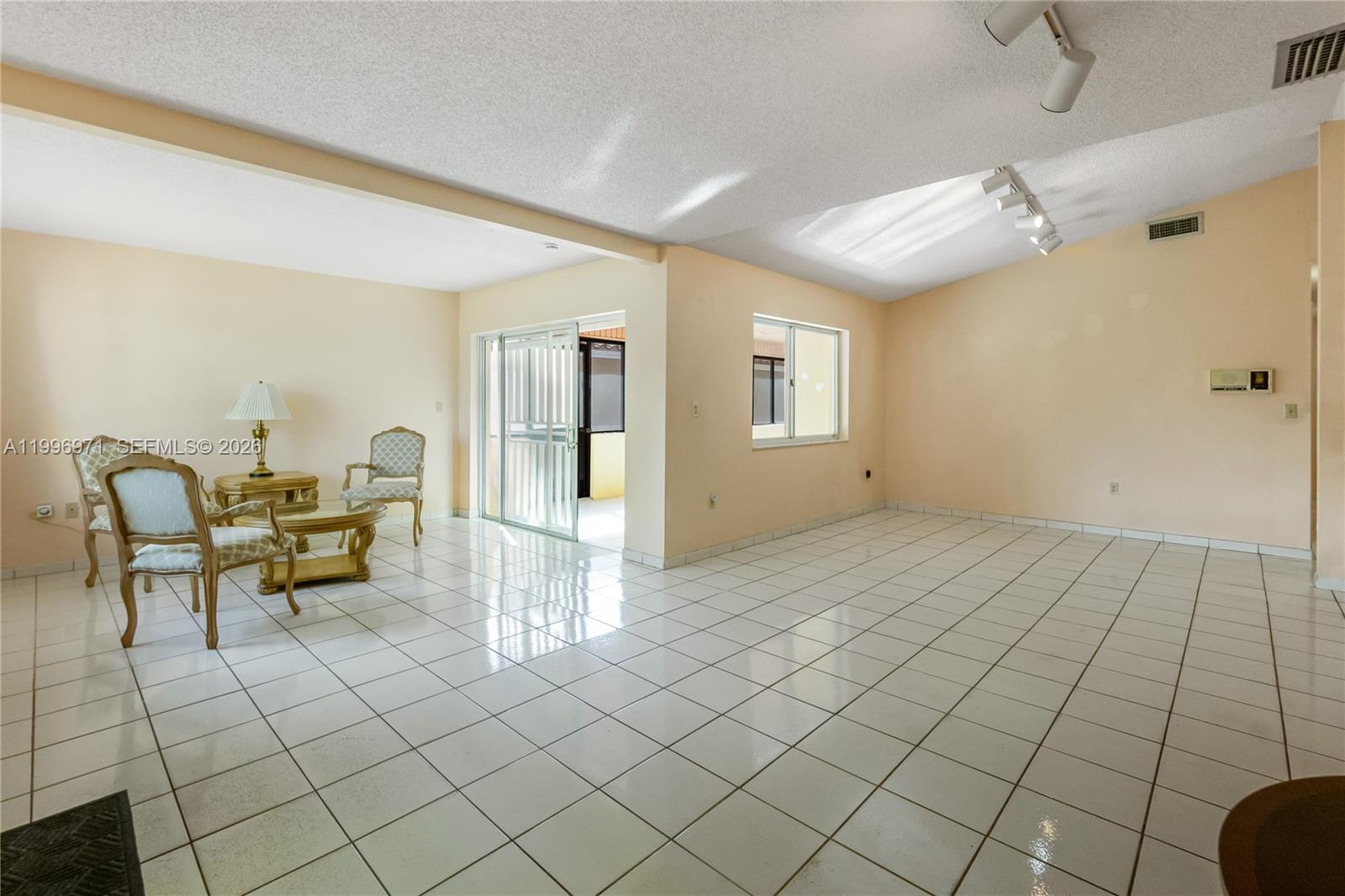 11314 Southwest 73rd Terrace Miami, FL 33173 - Photo 5 of 38