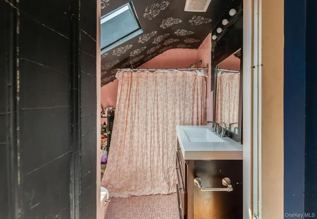 a view of an outdoor space