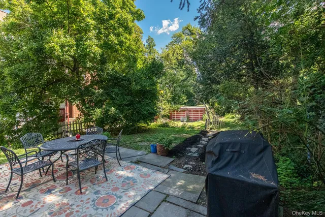 a view of a backyard with plants