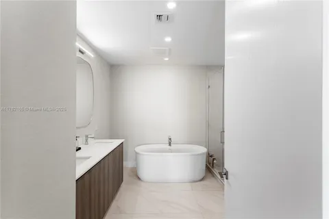 $1,550,000 | 17550 Collins Avenue, Unit 1404, Sunny Isles Beach, FL 33160