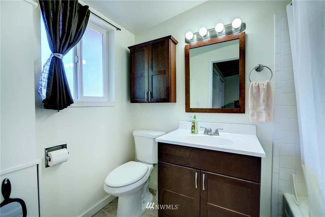 14235 140th Avenue Southeast Renton, WA 98059 - Photo 14 of 25
