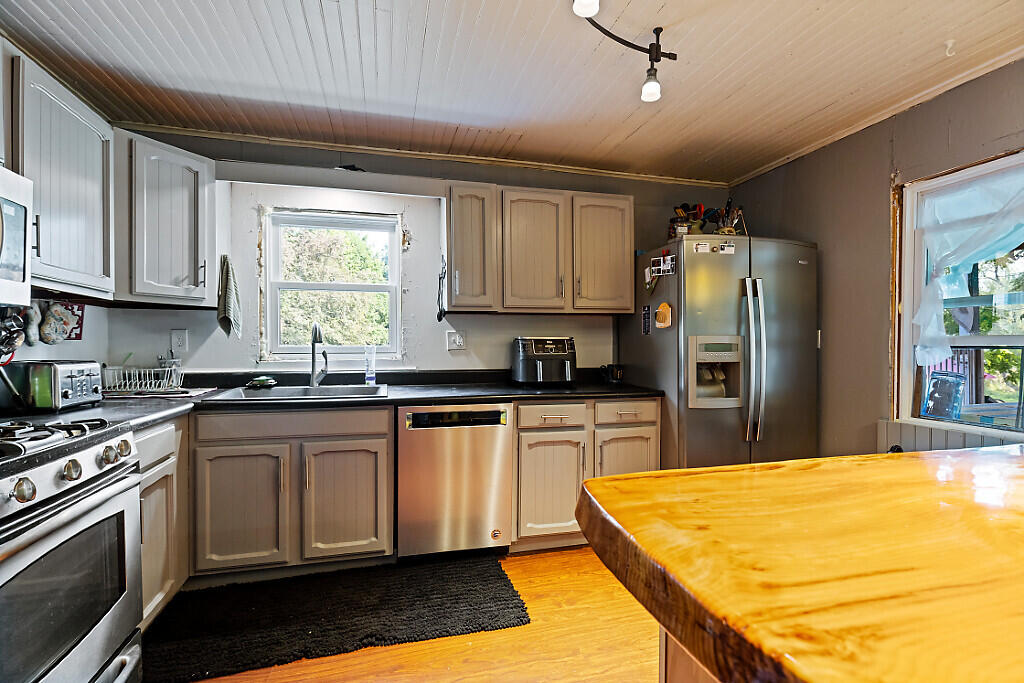 21 Old Windsor Road China, ME 04358 - Photo 7 of 40 18_BP5A1850_DxO_mls