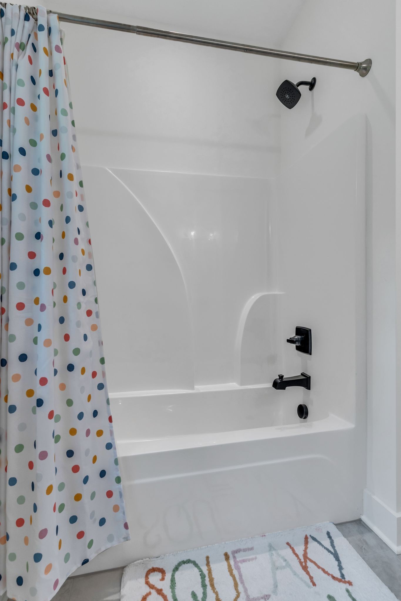 8921 Cedar Grove Road Cross Plains, TN 37049 - Photo 29 of 50 a bathroom with a bathtub and shower