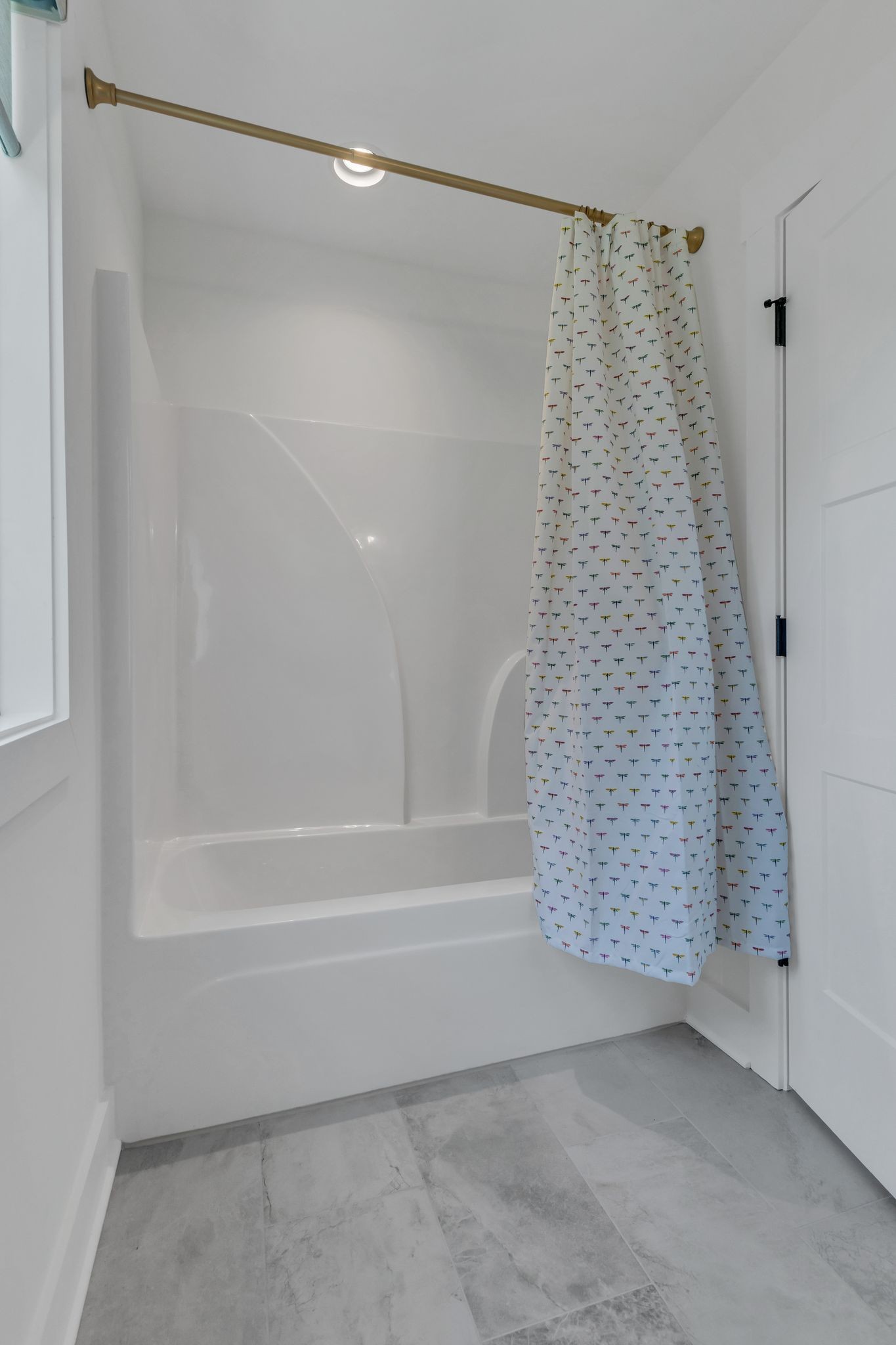 8921 Cedar Grove Road Cross Plains, TN 37049 - Photo 38 of 50 a bathroom with a bathtub