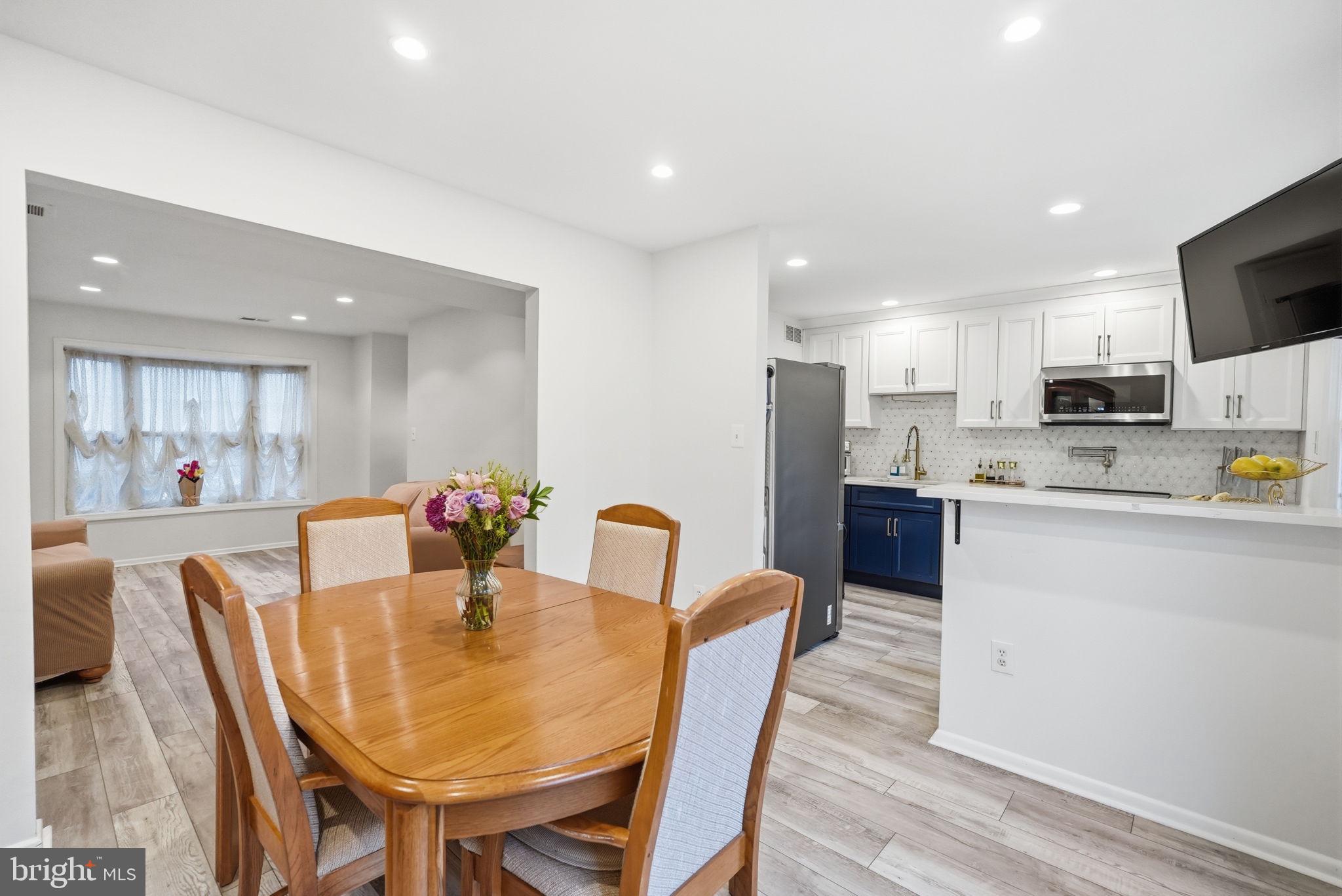5672 Kirkham Court Springfield, VA 22151 - Photo 11 of 33 Dining