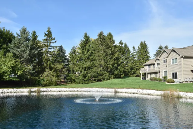 $289,000 | 18575 Brookfield Lake Drive, Unit 61, Brookfield, WI 53045