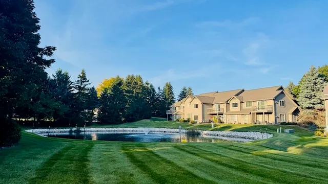 $289,000 | 18575 Brookfield Lake Drive, Unit 61, Brookfield, WI 53045