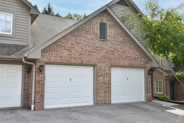 $289,000 | 18575 Brookfield Lake Drive, Unit 61, Brookfield, WI 53045