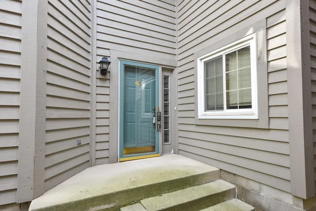 $289,000 | 18575 Brookfield Lake Drive, Unit 61, Brookfield, WI 53045