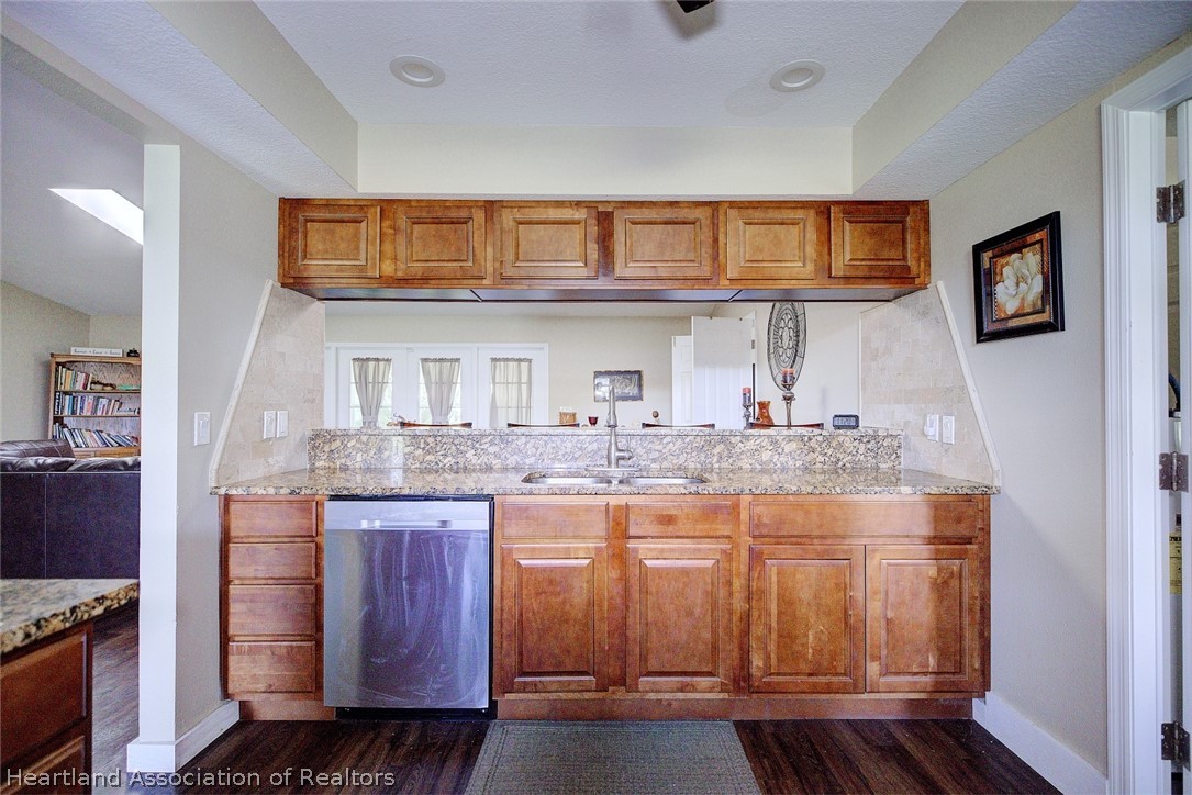 3601 Divot Road Sebring, FL 33872 - Photo 12 of 31 a bathroom with a granite countertop sink and a stove