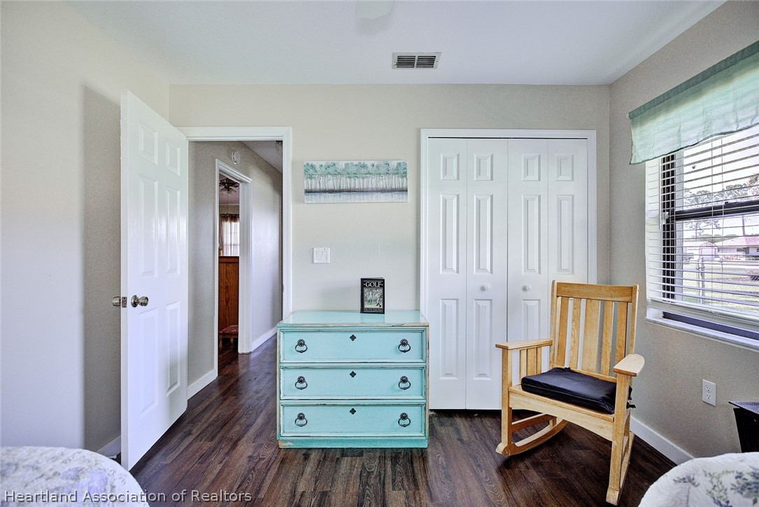 3601 Divot Road Sebring, FL 33872 - Photo 26 of 31 a room with furniture and a chair