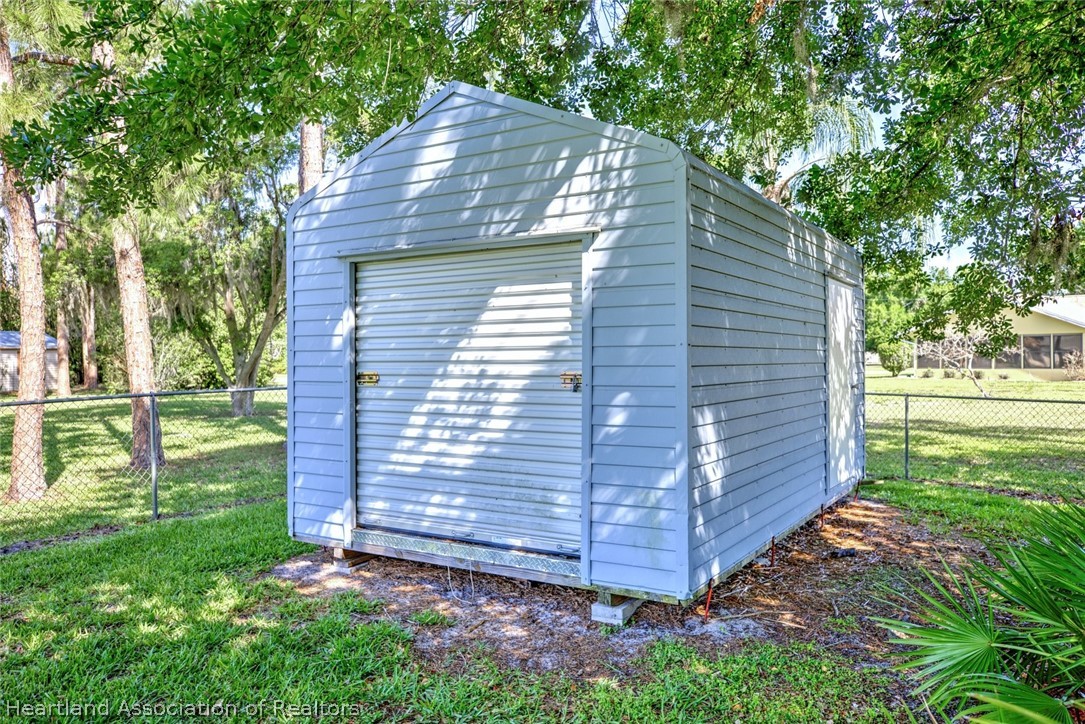 3601 Divot Road Sebring, FL 33872 - Photo 6 of 31 a view of a backyard with wooden fence