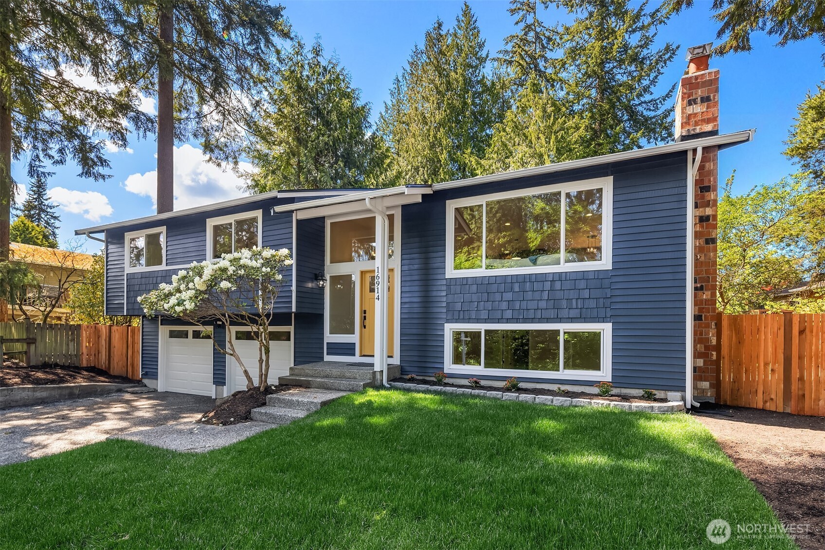 a view of house with a yard