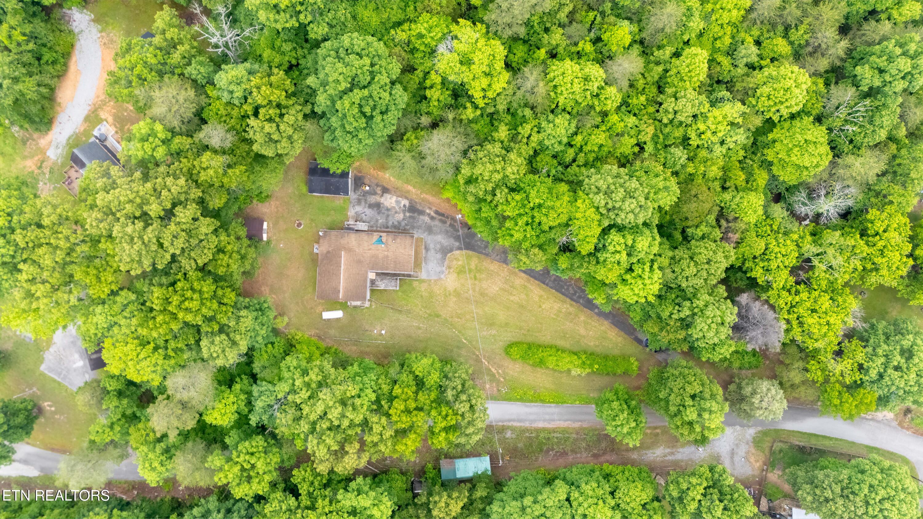 208 Morning Cove Road Kingston, TN 37763 - Photo 4 of 23 DJI_20260511111536_0476_D-HDR-Edit