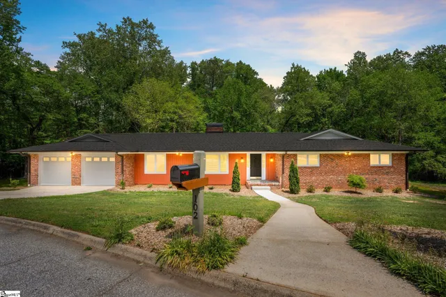 $689,900 | 102 Ramblewood Lane, Greenville, SC 29615
