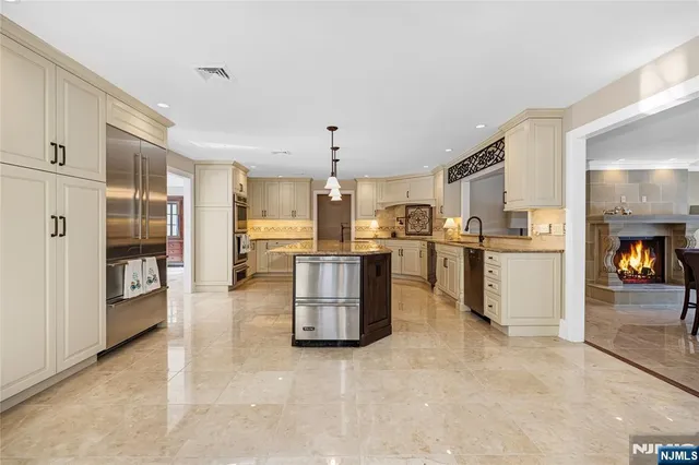 $2,890,000 | 7 Orchard Lane, Old Tappan, NJ 07675