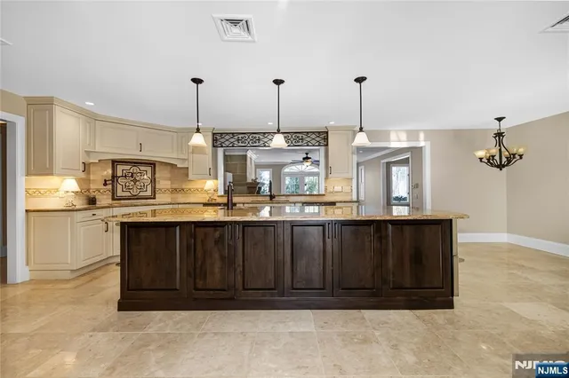 $2,890,000 | 7 Orchard Lane, Old Tappan, NJ 07675