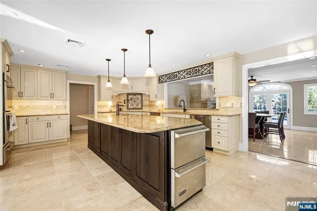 $2,890,000 | 7 Orchard Lane, Old Tappan, NJ 07675