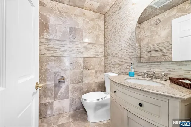 $2,890,000 | 7 Orchard Lane, Old Tappan, NJ 07675