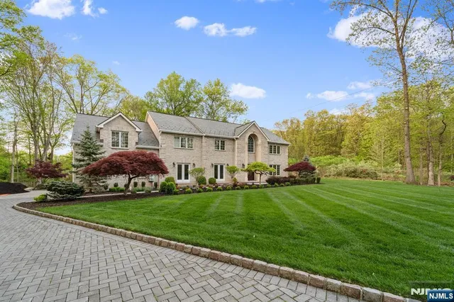 $2,890,000 | 7 Orchard Lane, Old Tappan, NJ 07675