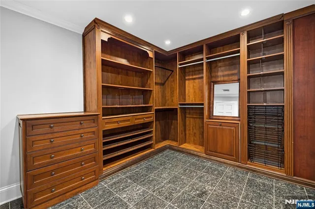 $2,890,000 | 7 Orchard Lane, Old Tappan, NJ 07675