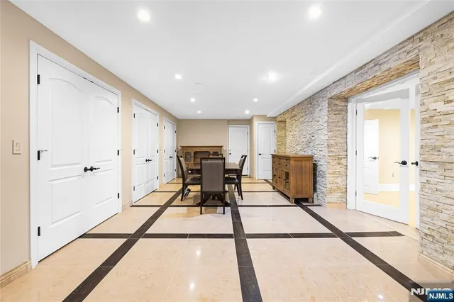 $2,890,000 | 7 Orchard Lane, Old Tappan, NJ 07675