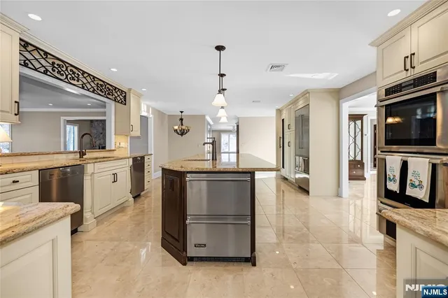 $2,890,000 | 7 Orchard Lane, Old Tappan, NJ 07675