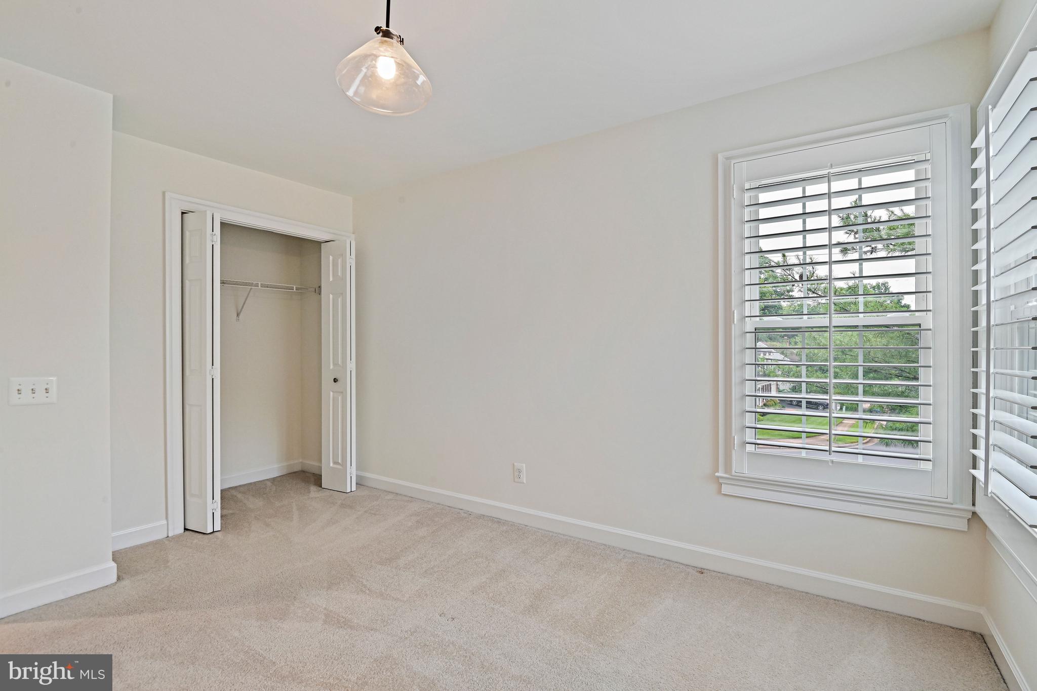 9733 Hidden Valley Road Vienna, VA 22181 - Photo 46 of 70