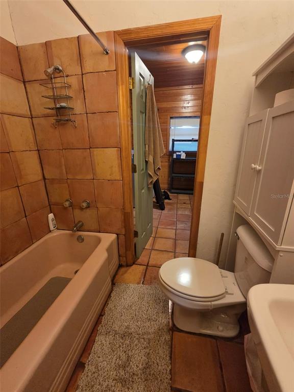 1106 Fox Hunter S Road Perry, FL 32348 - Photo 13 of 23 a bathroom with a sink a toilet a mirror and bathtub