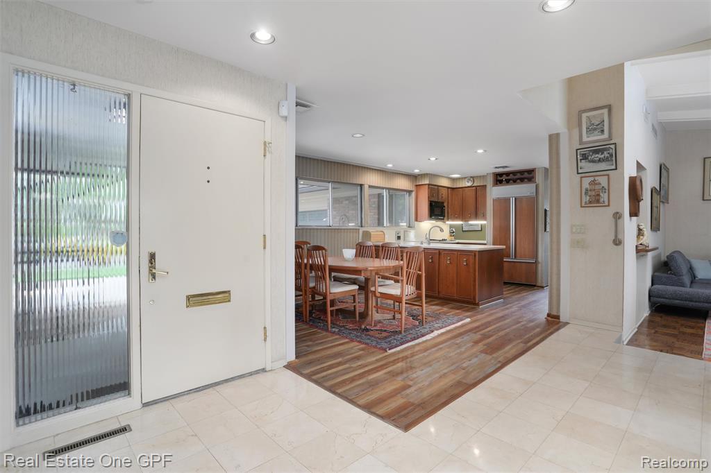 439 Barclay Road Grosse Pointe Farms, MI 48236 - Photo 11 of 47