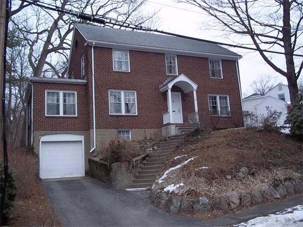 32 Grantland Road Wellesley, MA 02481 - Photo 1 of 19 Gallery Image 1