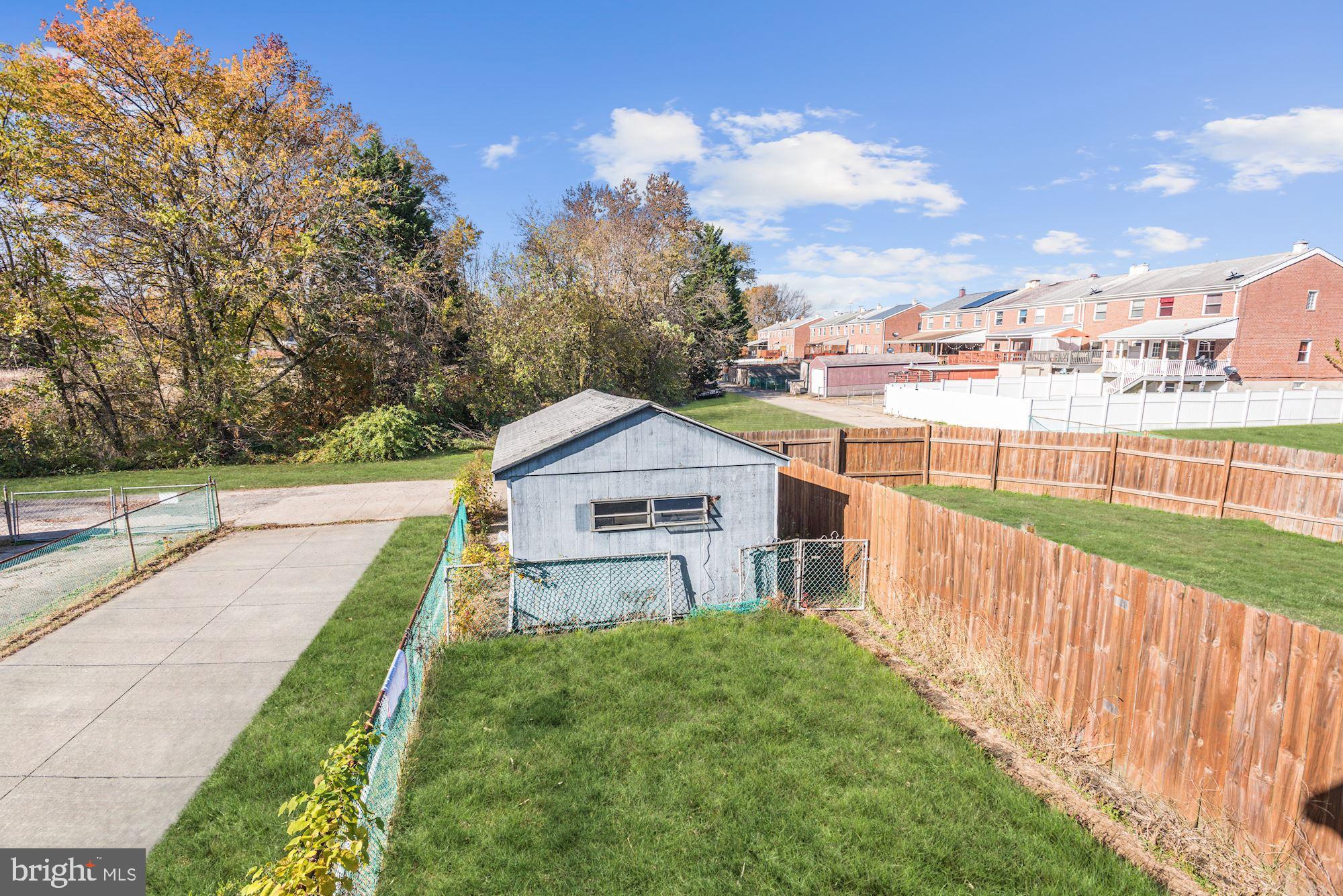 702 Seawall Road Baltimore, MD 21221 - Photo 17 of 17 Fenced Yard